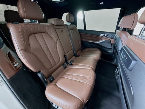 Used 2021 BMW X7 M50i image 28