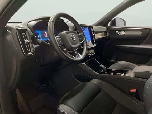 Used 2025 Volvo XC40 B5 Plus AWD/4WD image 18