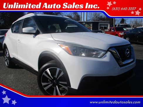 Used 2018 Nissan Kicks SV image 1
