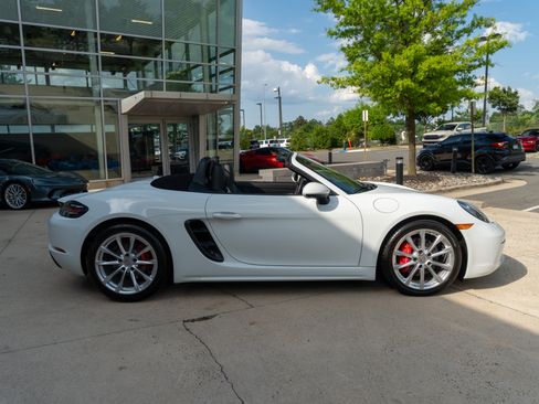 Used 2024 Porsche 718 Boxster S RWD image 32