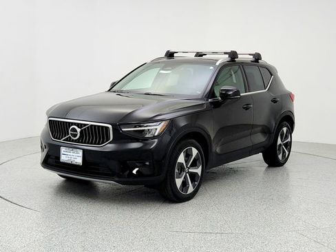 Certified 2023 Volvo XC40 B5 Ultimate w/ Climate Package image 1