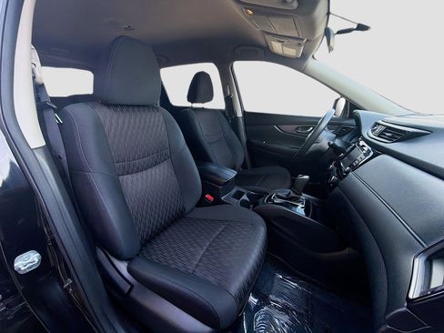 Used 2018 Nissan Rogue S image 30