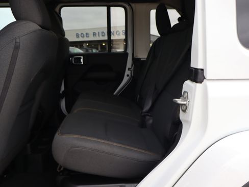 Used 2025 Jeep Wrangler Unlimited Sahara w/ Safety Group AWD/4WD image 10