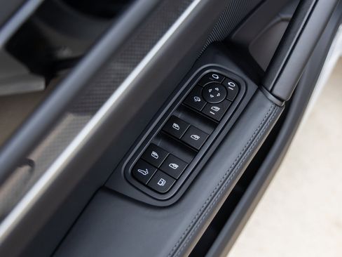 New 2025 Porsche Cayenne Turbo image 25