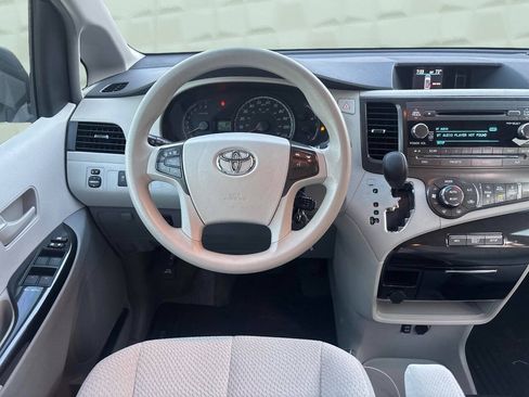 Used 2014 Toyota Sienna LE FWD image 24