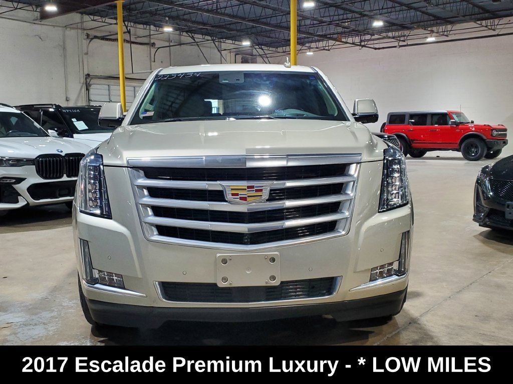 Used 2017 Cadillac Escalade Premium Luxury AWD/4WD image 2