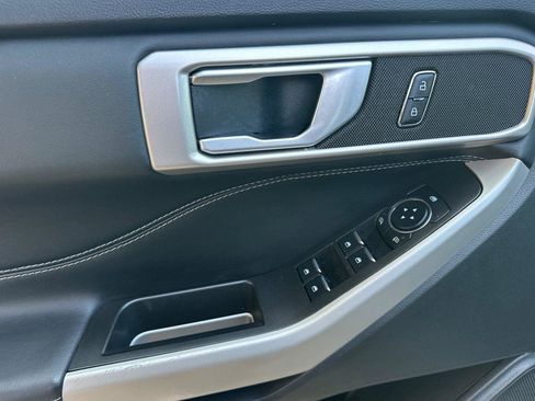 Used 2023 Ford Explorer XLT image 10