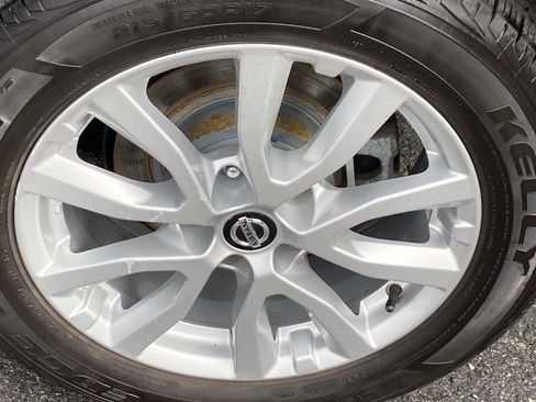 Used 2021 Nissan Rogue Sport S image 24