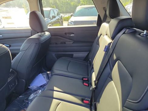 New 2026 Nissan Pathfinder SL FWD image 25
