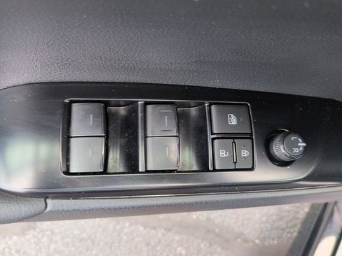Used 2025 Toyota Camry SE w/ Multimedia Upgrade Package AWD/4WD image 17