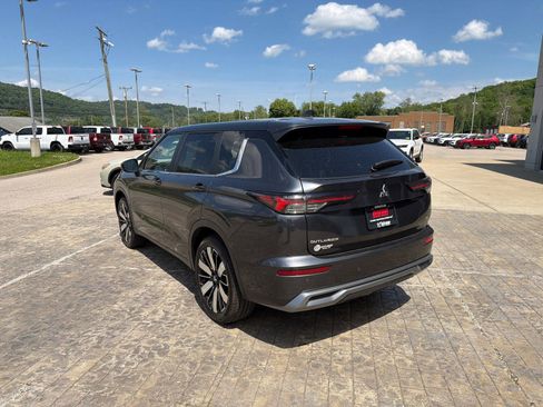 Used 2025 Mitsubishi Outlander SE FWD image 6