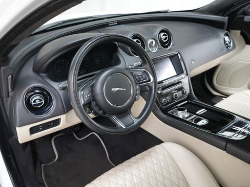 Used 2016 Jaguar XJ L Portfolio image 26