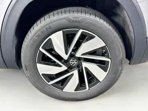Used 2025 Volkswagen Atlas SE FWD image 11