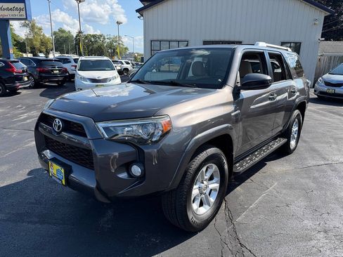 Used 2016 Toyota 4Runner SR5 AWD/4WD image 5