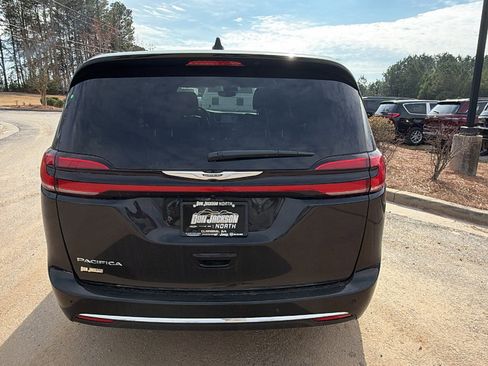 New 2026 Chrysler Pacifica Select FWD image 9