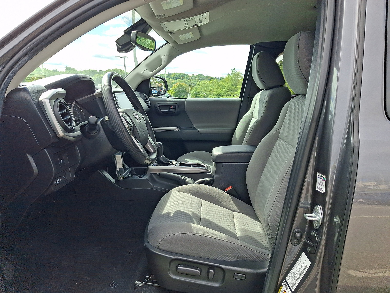 Certified 2022 Toyota Tacoma SR5 AWD/4WD image 13