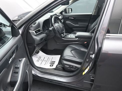 Used 2021 Toyota Highlander XLE AWD/4WD image 15