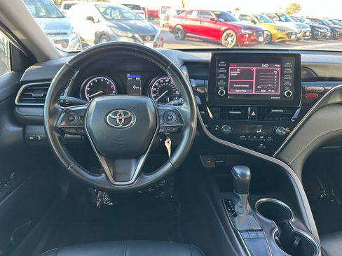 Used 2023 Toyota Camry SE image 3