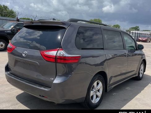 Used 2020 Toyota Sienna LE image 5