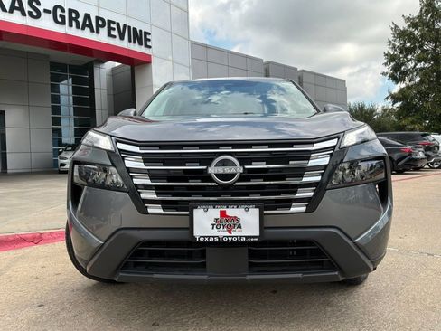 Used 2025 Nissan Rogue SV FWD image 3