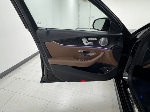 Used 2017 Mercedes-Benz E 300 4MATIC image 9