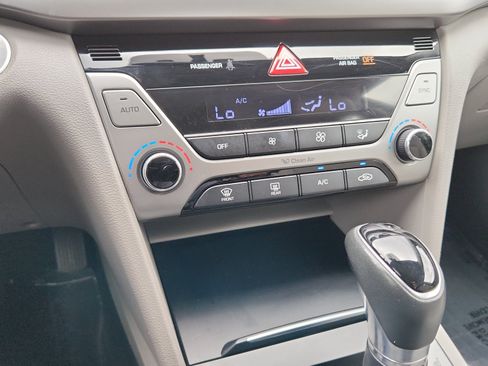 Used 2017 Hyundai Elantra Limited FWD image 12