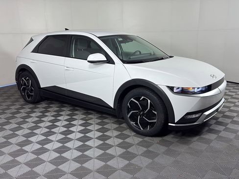 Used 2024 Hyundai Ioniq 5 SE image 4