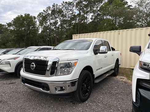Used 2018 Nissan Titan SL AWD/4WD image 1