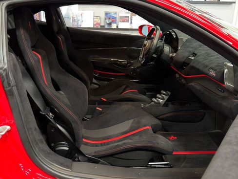 Used 2020 Ferrari 488 Pista Coupe RWD image 31