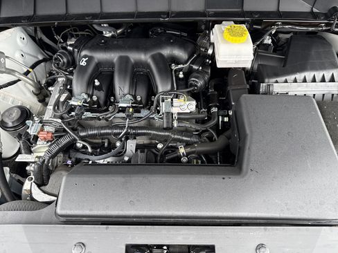 Used 2025 Nissan Pathfinder SV image 32