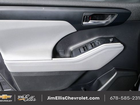 Used 2020 Toyota Highlander XLE image 6