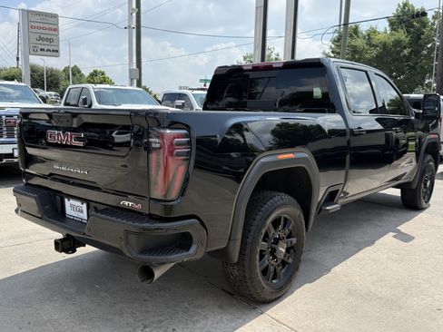 Used 2025 GMC Sierra 2500 AT4 AWD/4WD image 5