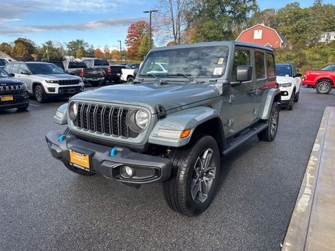 Used 2024 Jeep Wrangler Unlimited w/ Convenience Group image 3
