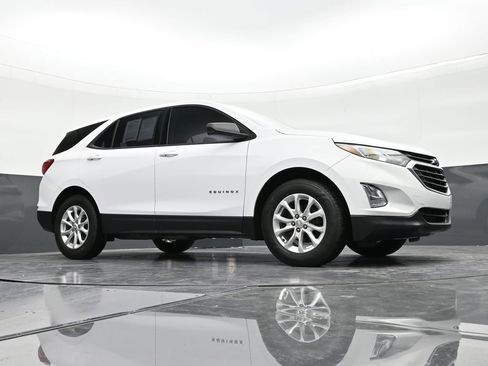 Used 2018 Chevrolet Equinox LS image 26