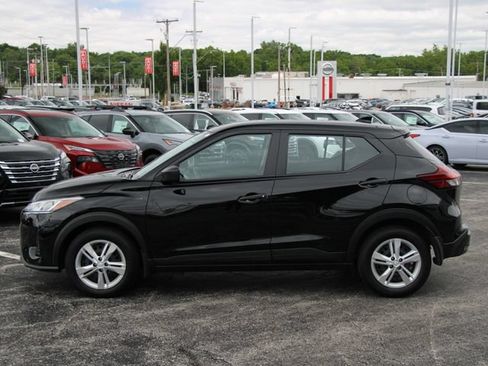 Certified 2025 Nissan Kicks Play S FWD image 2