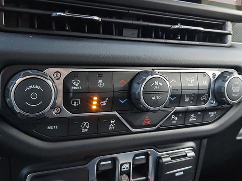 Used 2026 Jeep Wrangler Unlimited Rubicon image 21