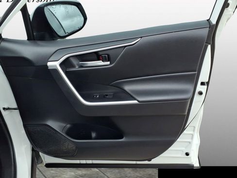 Used 2022 Toyota RAV4 XLE FWD image 13