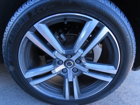 Used 2021 Volvo XC60 T5 Momentum w/ Protection Package Premier FWD image 16
