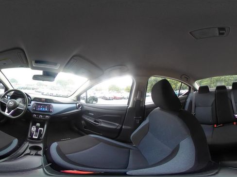 Used 2025 Nissan Versa SV FWD image 37