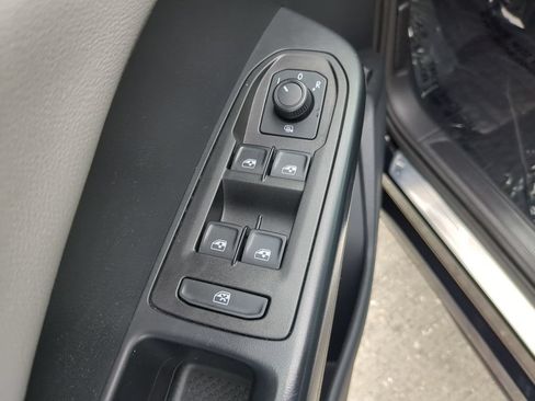 Certified 2023 Volkswagen Taos SE FWD image 17