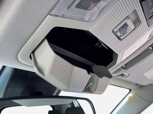 Used 2025 Toyota RAV4 XLE FWD image 38