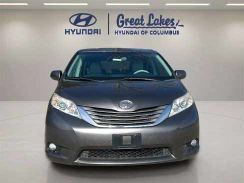 Used 2012 Toyota Sienna XLE w/ Entertainment Pkg image 8