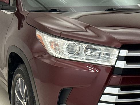 Used 2019 Toyota Highlander XLE AWD/4WD image 5