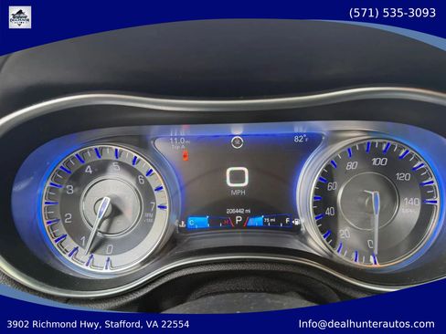 Used 2018 Chrysler 300 Limited AWD/4WD image 27