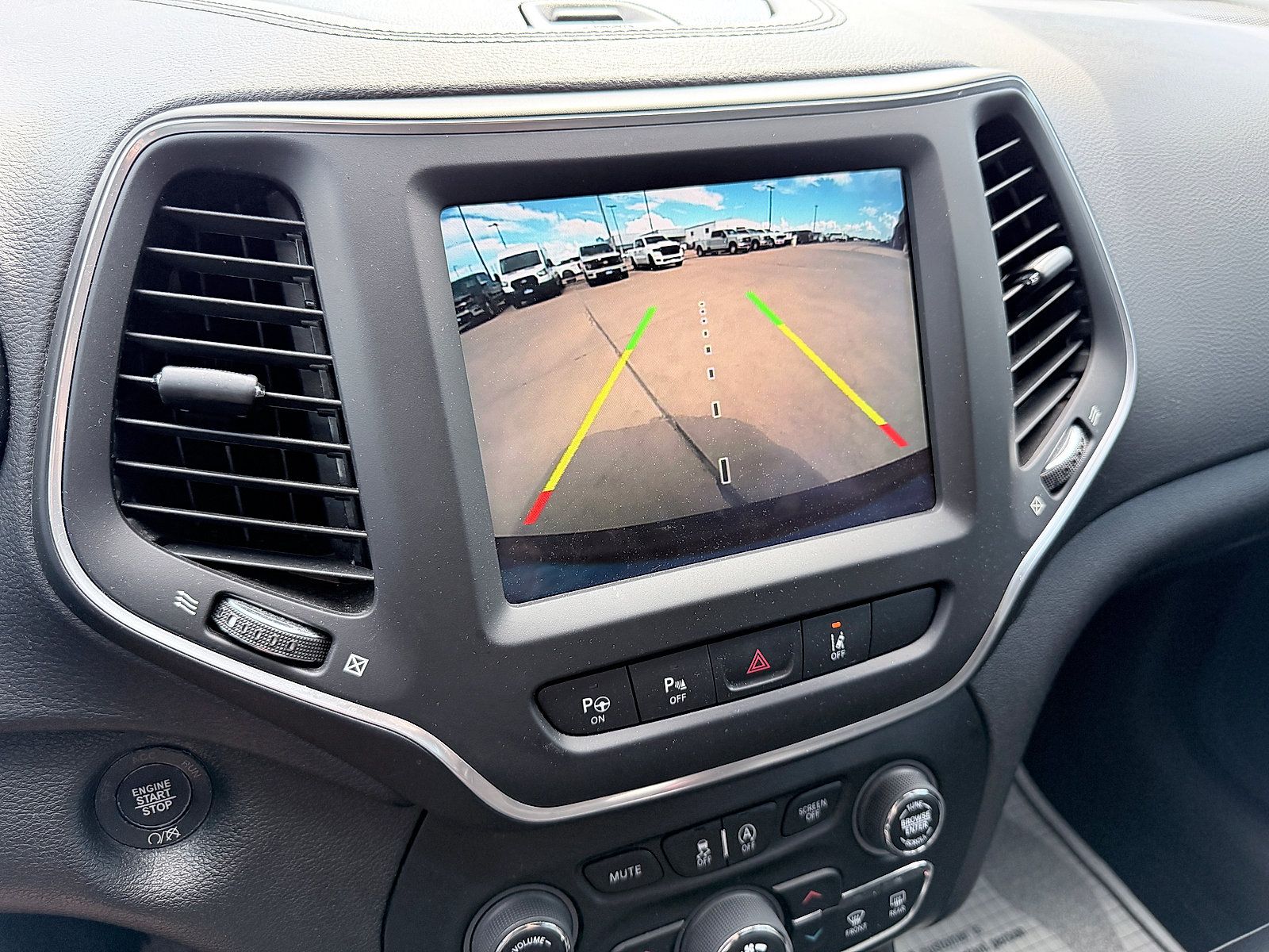 Used 2023 Jeep Cherokee Altitude Lux AWD/4WD image 35
