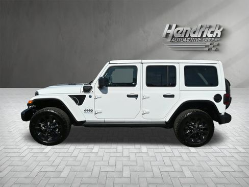 Used 2025 Jeep Wrangler Backcountry image 9
