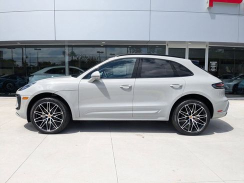 Certified 2025 Porsche Macan image 2