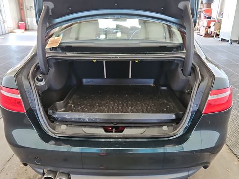 Used 2017 Jaguar XE Premium image 14