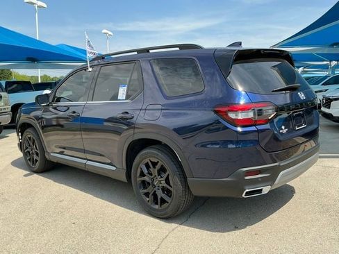 Certified 2025 Honda Pilot Touring image 4