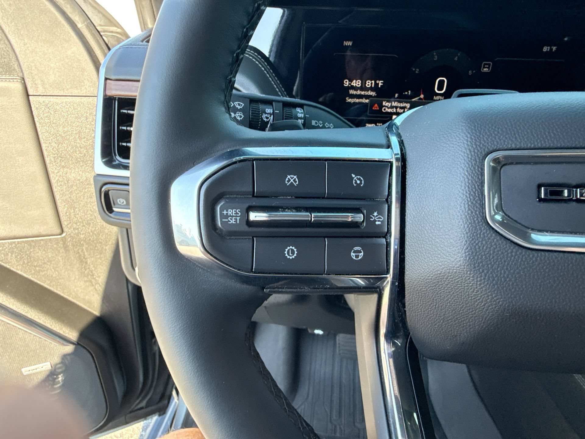 Certified 2025 GMC Yukon XL Denali w/ Denali Reserve Package AWD/4WD image 10